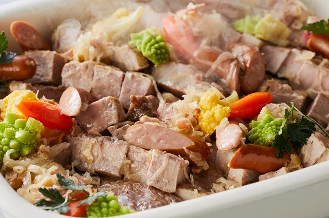 豚肉とソーセージのサワークラウト
